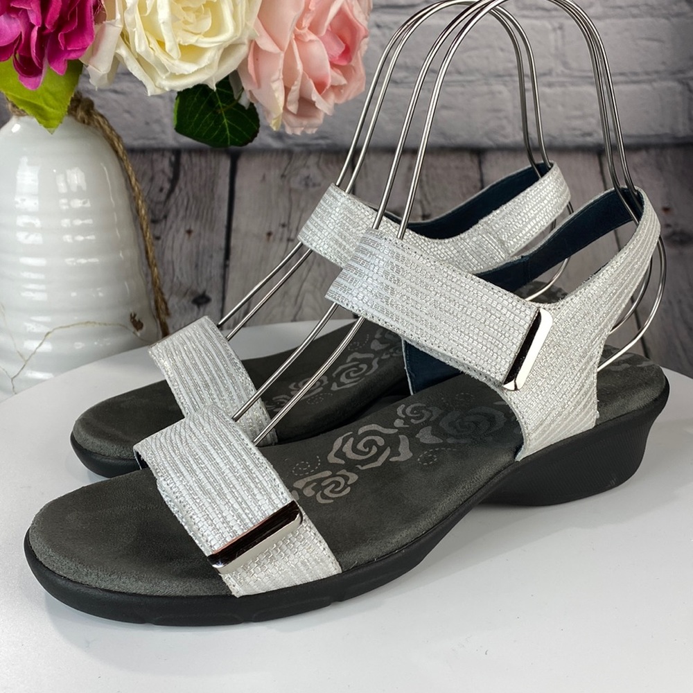 PROPET WINSLET Silver/White/Metallic Meringue Leather Low Heel Sandals